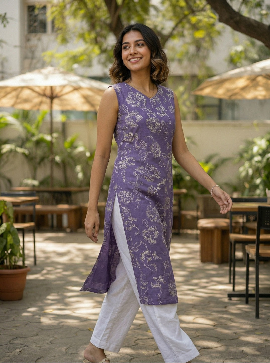 Floral Printed Straight Kurti with V-Neck - and Sleeveless Everyday Cotton Blend Design