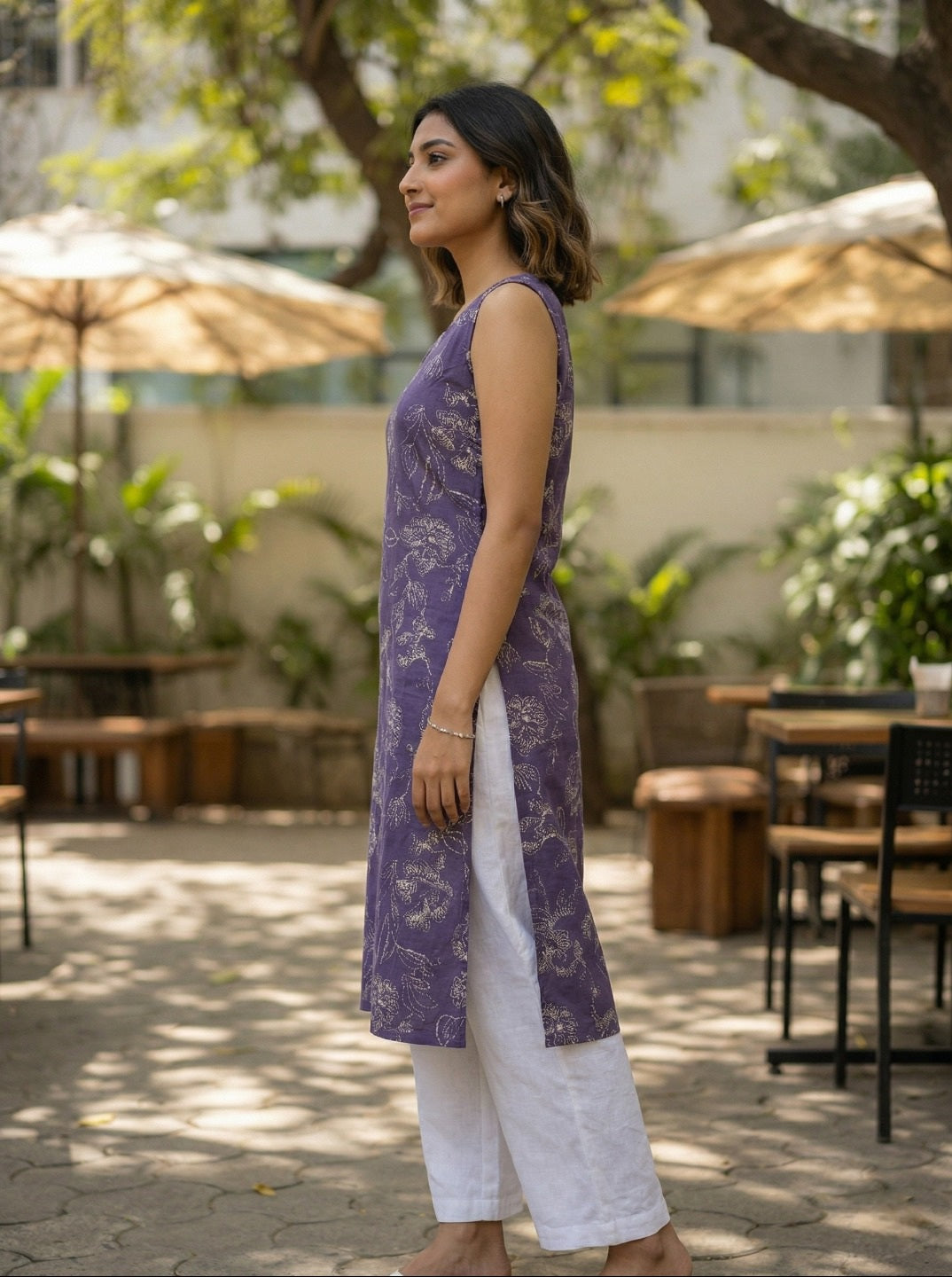 Floral Printed Straight Kurti with V-Neck - and Sleeveless Everyday Cotton Blend Design