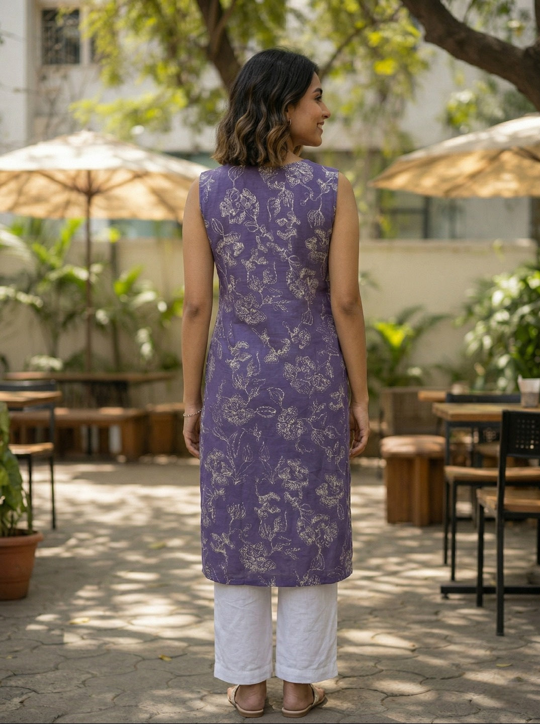 Floral Printed Straight Kurti with V-Neck - and Sleeveless Everyday Cotton Blend Design