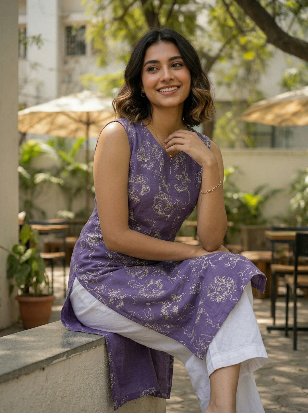 Floral Printed Straight Kurti with V-Neck - and Sleeveless Everyday Cotton Blend Design